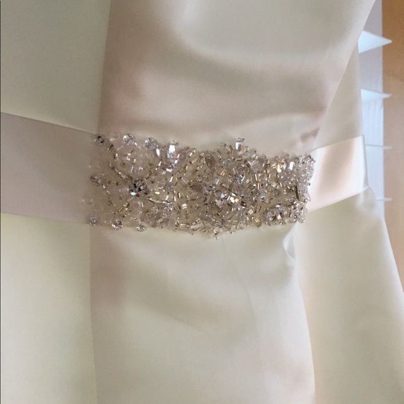 Wedding dress - Picture 4 of 16